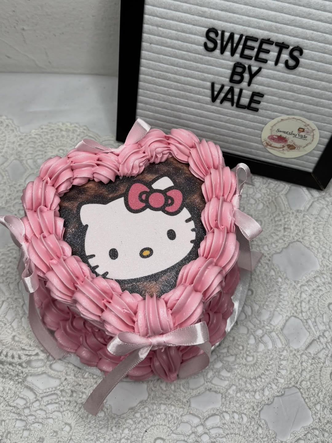 Hello Kitty cheetah print heart cake