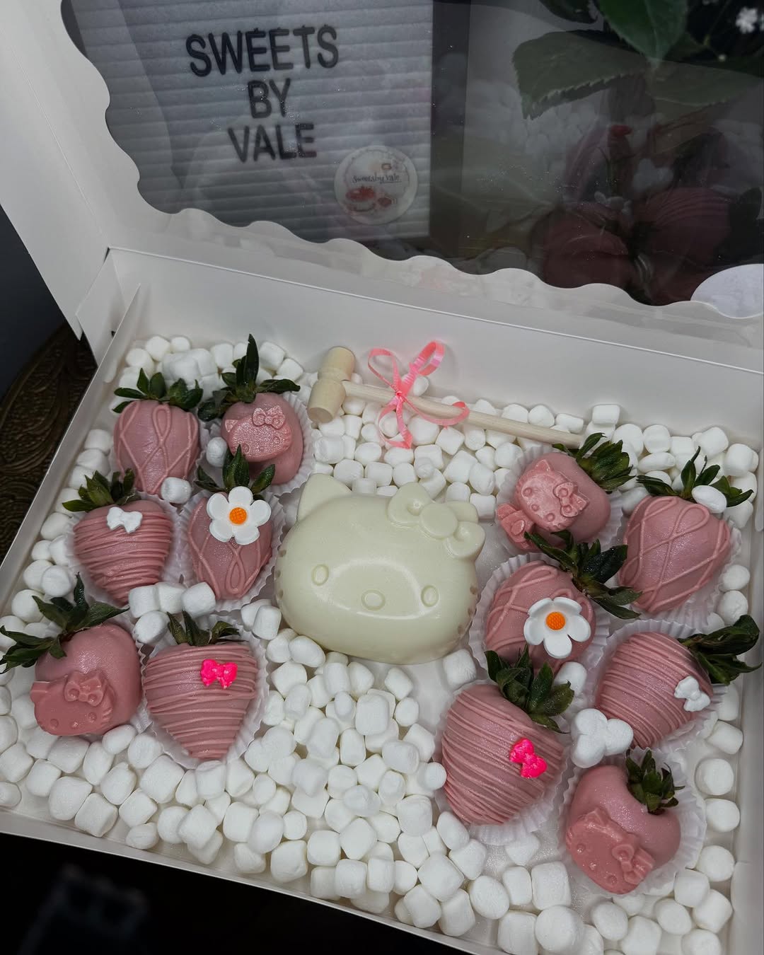 Hello Kitty breakable heart