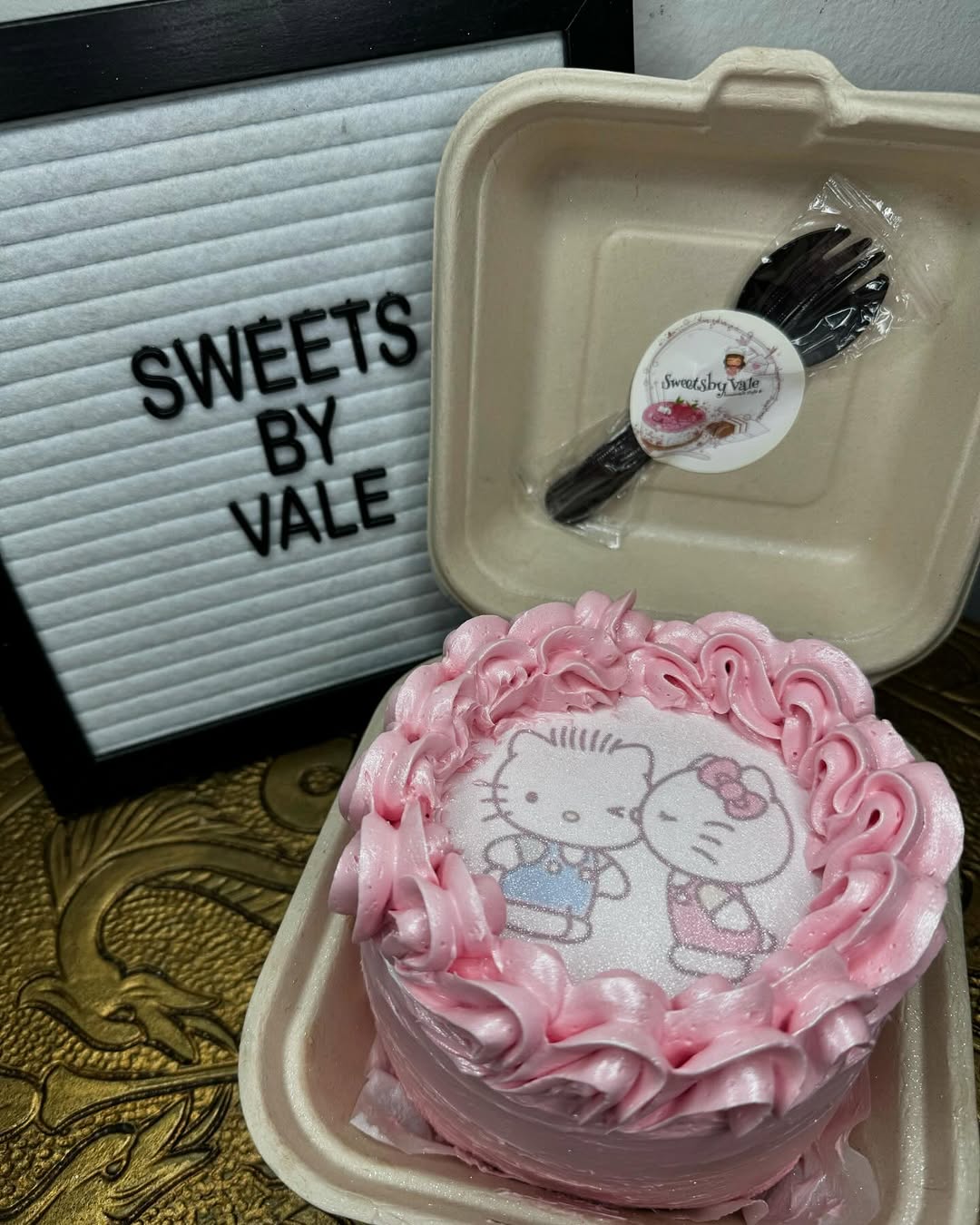 Hello Kitty bento cake